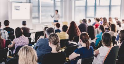 Studenci z Łodzi pracują na realnych danych.  Raport GenZ Insurance Literacy Index częścią zajęć w Uniwersytecie Łódzkim
